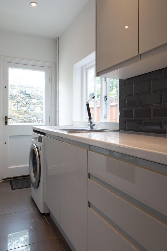 Stylish & Spacious City Centre 3-Bedroom Townhouse - Sleeps 6 Canterbury Kültér fotó