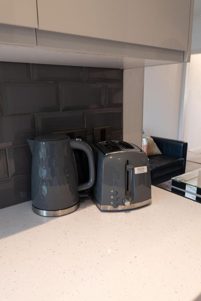 Stylish & Spacious City Centre 3-Bedroom Townhouse - Sleeps 6 Canterbury Kültér fotó