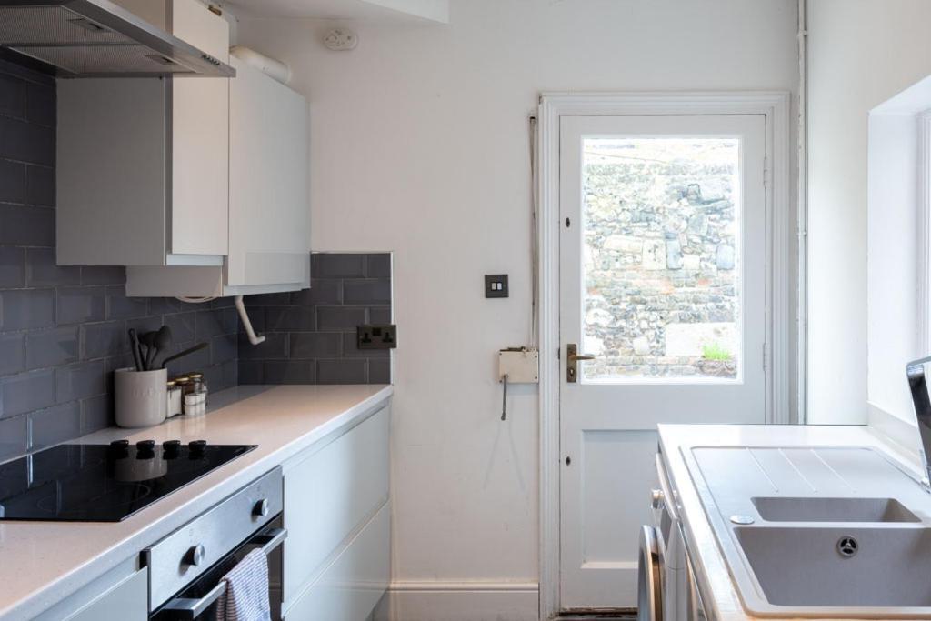 Stylish & Spacious City Centre 3-Bedroom Townhouse - Sleeps 6 Canterbury Kültér fotó